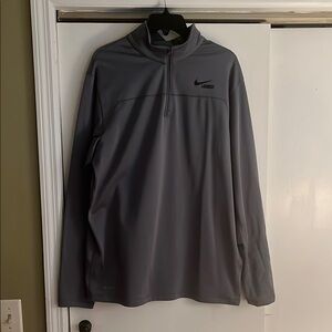 Nike Men's Gray Quarter-Zip Long sleeve shirt, size Largee
